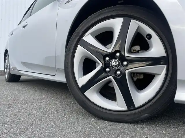 トヨタ プリウス S ツーリングセレクション 福岡県 2017(平29)年 4.8万km シルバーM トヨタセーフティセンス/PCS/LDA/純正ナビ（ＮＳＺＴ－Ｗ６６Ｔ）/フルセグTV/CD/DVD/BT/HDMI/SD/AM/FM/バックカメラ/黒革シート/前席シートヒーター/ＬＥＤオートライト/フォグランプ/オートハイビーム/レーダークルーズコントロール/ビルトインETC2.0/ステアリングリモコン/スマートキー/プッシュスタート