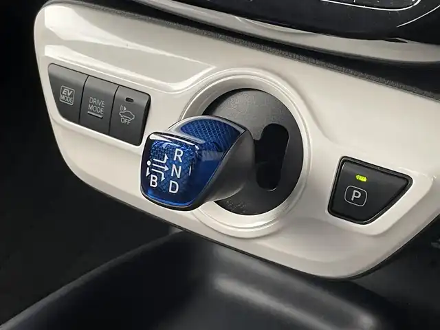 トヨタ プリウス S ツーリングセレクション 福岡県 2017(平29)年 4.8万km シルバーM トヨタセーフティセンス/PCS/LDA/純正ナビ（ＮＳＺＴ－Ｗ６６Ｔ）/フルセグTV/CD/DVD/BT/HDMI/SD/AM/FM/バックカメラ/黒革シート/前席シートヒーター/ＬＥＤオートライト/フォグランプ/オートハイビーム/レーダークルーズコントロール/ビルトインETC2.0/ステアリングリモコン/スマートキー/プッシュスタート