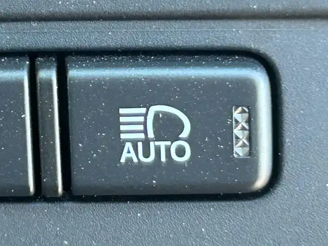 トヨタ クラウン ハイブリッド アスリートG 静岡県 2016(平28)年 5.3万km ホワイトパールクリスタルシャイン トヨタセーフティーセンス/・プリクラッシュセーフティシステム/・レーンディパーチャーアラート/・アダプティブハイビームシステム/・オートマチックハイビーム/・レーダークルーズコントロール/純正8インチナビ/FM/AM/CD/DVD/Bluetooth/フルセグTV/クルーズコントロール/ビルトインETC/バックカメラ/ドライブレコーダー/レザーシート/前席シートヒーター/前席エアシート/純正フロアマット/純正18AW