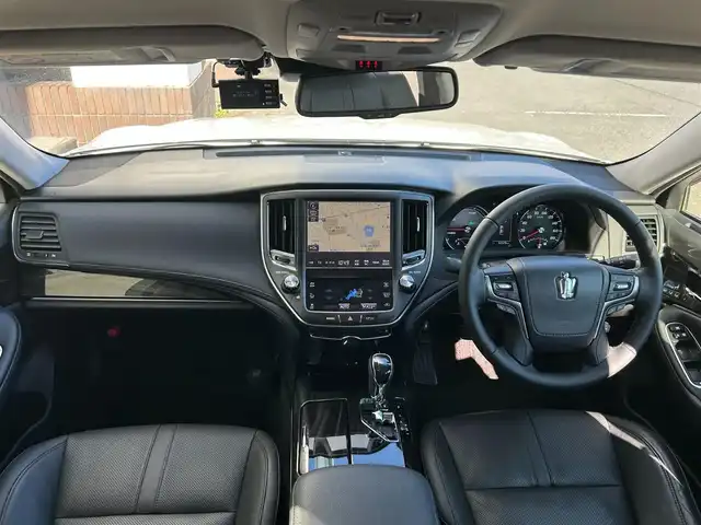 トヨタ クラウン ハイブリッド アスリートG 静岡県 2016(平28)年 5.3万km ホワイトパールクリスタルシャイン トヨタセーフティーセンス/・プリクラッシュセーフティシステム/・レーンディパーチャーアラート/・アダプティブハイビームシステム/・オートマチックハイビーム/・レーダークルーズコントロール/純正8インチナビ/FM/AM/CD/DVD/Bluetooth/フルセグTV/クルーズコントロール/ビルトインETC/バックカメラ/ドライブレコーダー/レザーシート/前席シートヒーター/前席エアシート/純正フロアマット/純正18AW