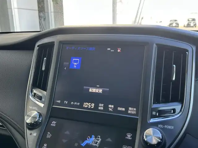 トヨタ クラウン ハイブリッド アスリートG 静岡県 2016(平28)年 5.3万km ホワイトパールクリスタルシャイン トヨタセーフティーセンス/・プリクラッシュセーフティシステム/・レーンディパーチャーアラート/・アダプティブハイビームシステム/・オートマチックハイビーム/・レーダークルーズコントロール/純正8インチナビ/FM/AM/CD/DVD/Bluetooth/フルセグTV/クルーズコントロール/ビルトインETC/バックカメラ/ドライブレコーダー/レザーシート/前席シートヒーター/前席エアシート/純正フロアマット/純正18AW