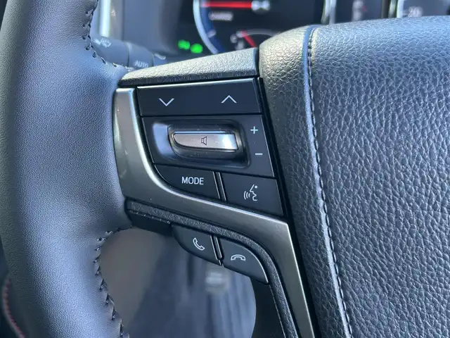 トヨタ クラウン ハイブリッド アスリートG 静岡県 2016(平28)年 5.3万km ホワイトパールクリスタルシャイン トヨタセーフティーセンス/・プリクラッシュセーフティシステム/・レーンディパーチャーアラート/・アダプティブハイビームシステム/・オートマチックハイビーム/・レーダークルーズコントロール/純正8インチナビ/FM/AM/CD/DVD/Bluetooth/フルセグTV/クルーズコントロール/ビルトインETC/バックカメラ/ドライブレコーダー/レザーシート/前席シートヒーター/前席エアシート/純正フロアマット/純正18AW