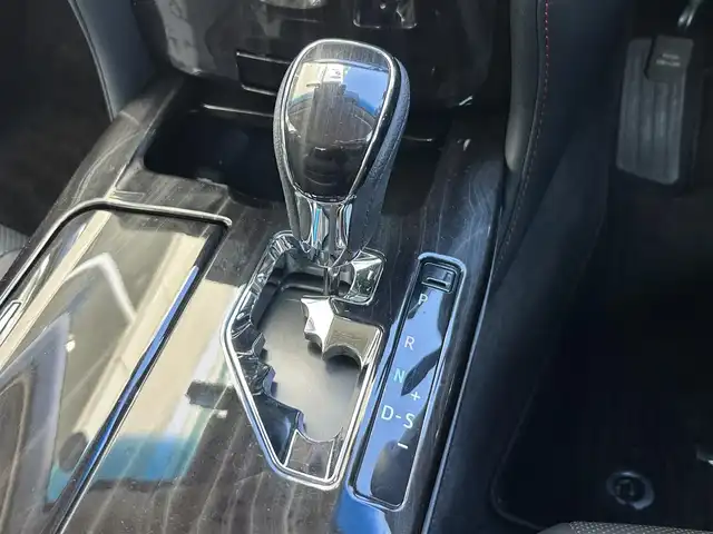 トヨタ クラウン ハイブリッド アスリートG 静岡県 2016(平28)年 5.3万km ホワイトパールクリスタルシャイン トヨタセーフティーセンス/・プリクラッシュセーフティシステム/・レーンディパーチャーアラート/・アダプティブハイビームシステム/・オートマチックハイビーム/・レーダークルーズコントロール/純正8インチナビ/FM/AM/CD/DVD/Bluetooth/フルセグTV/クルーズコントロール/ビルトインETC/バックカメラ/ドライブレコーダー/レザーシート/前席シートヒーター/前席エアシート/純正フロアマット/純正18AW