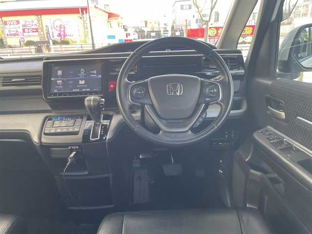 ホンダ ステップワゴン スパーダ ホンダセンシング 福岡県 2016(平28)年 12.3万km ホワイトオーキッドパール ワンオーナー/純正ナビ/（AM/FM/CD/DVD/SD/Bluetooth/ミュージックボックス/フルセグTV）/フリップダウンモニター/両側パワースライドドア/ドライブレコーダー/横滑り防止/衝突軽減/レーンキープ/パーキングアシスト/クルーズコントロール追従あり/ビルドインETC/アイドリングストップ/プッシュスタート/純正フロアマット/純正アルミホイール/オートライト/フォグランプ/電格ミラー/ECOモード/スペアキー×1/保証書/取扱説明書