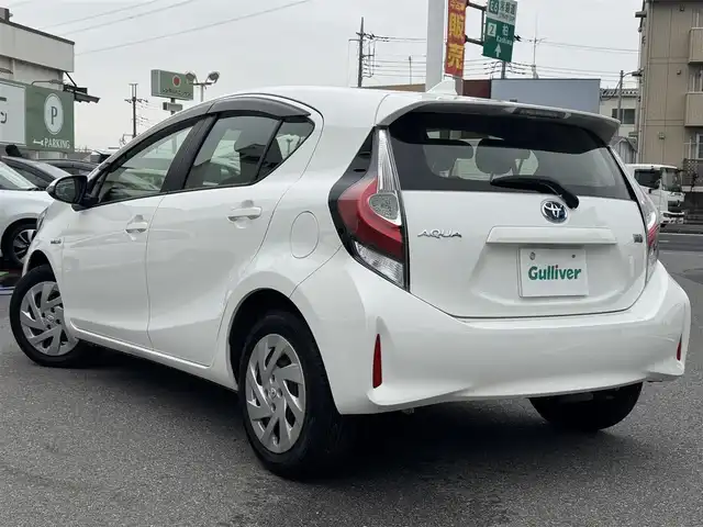 トヨタ アクア L 千葉県 2018(平30)年 10.4万km スーパーホワイトⅡ 社外ナビ/Bluetooth/バックカメラ/ETC/ハロゲンヘッドライト/純正フロアマット/革巻きステアリング