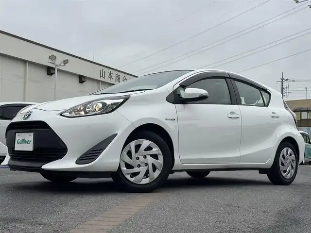 トヨタ アクア L 千葉県 2018(平30)年 10.4万km スーパーホワイトⅡ 社外ナビ/Bluetooth/バックカメラ/ETC/ハロゲンヘッドライト/純正フロアマット/革巻きステアリング