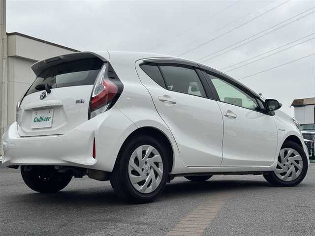 トヨタ アクア L 千葉県 2018(平30)年 10.4万km スーパーホワイトⅡ 社外ナビ/Bluetooth/バックカメラ/ETC/ハロゲンヘッドライト/純正フロアマット/革巻きステアリング