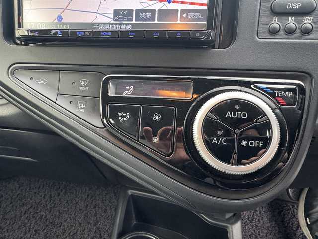 トヨタ アクア L 千葉県 2018(平30)年 10.4万km スーパーホワイトⅡ 社外ナビ/Bluetooth/バックカメラ/ETC/ハロゲンヘッドライト/純正フロアマット/革巻きステアリング