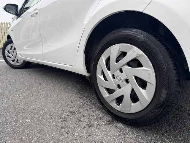 トヨタ アクア L 千葉県 2018(平30)年 10.4万km スーパーホワイトⅡ 社外ナビ/Bluetooth/バックカメラ/ETC/ハロゲンヘッドライト/純正フロアマット/革巻きステアリング