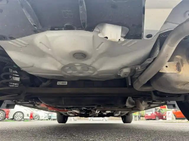 トヨタ アクア L 千葉県 2018(平30)年 10.4万km スーパーホワイトⅡ 社外ナビ/Bluetooth/バックカメラ/ETC/ハロゲンヘッドライト/純正フロアマット/革巻きステアリング