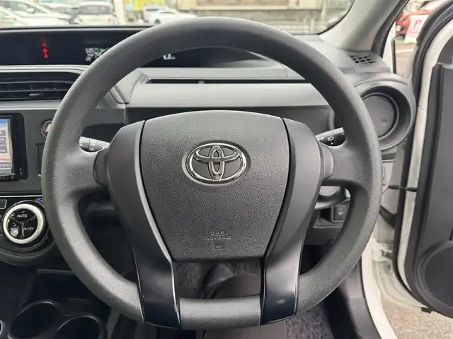 トヨタ アクア L 千葉県 2018(平30)年 10.4万km スーパーホワイトⅡ 社外ナビ/Bluetooth/バックカメラ/ETC/ハロゲンヘッドライト/純正フロアマット/革巻きステアリング