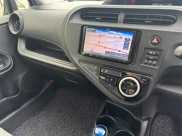トヨタ アクア L 千葉県 2018(平30)年 10.4万km スーパーホワイトⅡ 社外ナビ/Bluetooth/バックカメラ/ETC/ハロゲンヘッドライト/純正フロアマット/革巻きステアリング