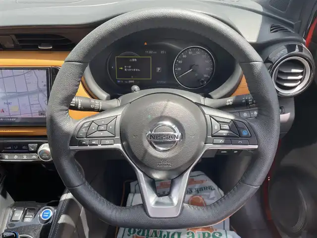 日産 キックス X ツートーンインテリアED 熊本県 2020(令2)年 4.4万km プレミアムホライズンオレンジ/ピュアブラック 2トーン 純正SDナビ/・AM/FM/CD/DVD/BT/ipod/DTV/・車外カメラ（全方位）/プロパイロット/SOSコール/エマージェンシーブレーキ/車線逸脱防止/踏み間違い衝突防止アシスト/ドライバーアテンションアラート/革巻ステアリング/ステアリングスイッチ/ステアリングヒーター/ヘッドライトレベライザー/電格・ウィンカーミラー/オートブレーキホールド/電動サイドブレーキ/フォグライト/トノカバー/インテリジェントルームミラー