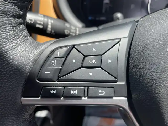 日産 キックス X ツートーンインテリアED 熊本県 2020(令2)年 4.4万km プレミアムホライズンオレンジ/ピュアブラック 2トーン 純正SDナビ/・AM/FM/CD/DVD/BT/ipod/DTV/・車外カメラ（全方位）/プロパイロット/SOSコール/エマージェンシーブレーキ/車線逸脱防止/踏み間違い衝突防止アシスト/ドライバーアテンションアラート/革巻ステアリング/ステアリングスイッチ/ステアリングヒーター/ヘッドライトレベライザー/電格・ウィンカーミラー/オートブレーキホールド/電動サイドブレーキ/フォグライト/トノカバー/インテリジェントルームミラー