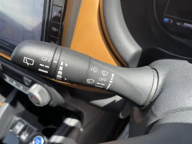 日産 キックス X ツートーンインテリアED 熊本県 2020(令2)年 4.4万km プレミアムホライズンオレンジ/ピュアブラック 2トーン 純正SDナビ/・AM/FM/CD/DVD/BT/ipod/DTV/・車外カメラ（全方位）/プロパイロット/SOSコール/エマージェンシーブレーキ/車線逸脱防止/踏み間違い衝突防止アシスト/ドライバーアテンションアラート/革巻ステアリング/ステアリングスイッチ/ステアリングヒーター/ヘッドライトレベライザー/電格・ウィンカーミラー/オートブレーキホールド/電動サイドブレーキ/フォグライト/トノカバー/インテリジェントルームミラー