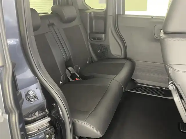 ホンダ Ｎ ＢＯＸ カスタム ターボ 愛知県 2024(令6)年 0.2万km メテオロイドグレーメタリック ホンダセンシング　両側パワースライドドア　ホンダコネクトナビ装着パッケージ　シートヒーター　電動パーキングブレーキ　衝突軽減装置　追従クルコン　黒ハーフレザー　ＬＥＤオートライト　リアシェード　禁煙車