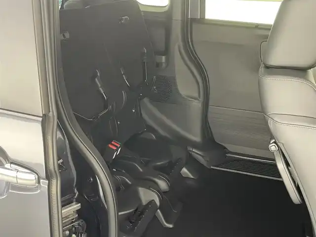 ホンダ Ｎ ＢＯＸ カスタム ターボ 愛知県 2024(令6)年 0.2万km メテオロイドグレーメタリック ホンダセンシング　両側パワースライドドア　ホンダコネクトナビ装着パッケージ　シートヒーター　電動パーキングブレーキ　衝突軽減装置　追従クルコン　黒ハーフレザー　ＬＥＤオートライト　リアシェード　禁煙車