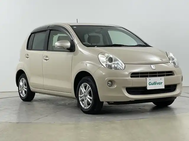 トヨタ パッソ プラスハナ 道央・札幌 2012(平24)年 5.3万km キナコメタリック ・4WD/・寒冷地仕様/・社外SDナビ/（FM/AM/CD/DVD/フルセグTV）/・積込冬タイヤ社外AWセット/・社外エンジンスターター/・ヘッドライトレベライザー/・取扱説明書/保証書/・リモコンキー/スペアキー/・オートエアコン/・電動格納ミラー/・フォグランプ