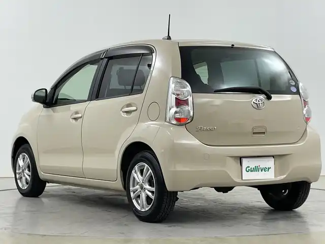 トヨタ パッソ プラスハナ 道央・札幌 2012(平24)年 5.3万km キナコメタリック ・4WD/・寒冷地仕様/・社外SDナビ/（FM/AM/CD/DVD/フルセグTV）/・積込冬タイヤ社外AWセット/・社外エンジンスターター/・ヘッドライトレベライザー/・取扱説明書/保証書/・リモコンキー/スペアキー/・オートエアコン/・電動格納ミラー/・フォグランプ