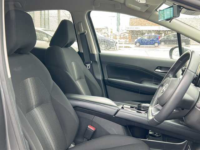 日産 ノート X FOUR 秋田県 2023(令5)年 7.7万km ダークメタルグレー ディスプレイオーディオ/AppleCarPlay/AndroidAuto/BT、TV、HDMI/バックカメラ、全方位カメラ/前後コーナーセンサー/ETC/保証書、取説/４WD