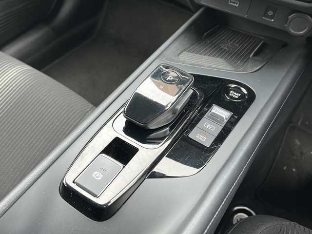 日産 ノート X FOUR 秋田県 2023(令5)年 7.7万km ダークメタルグレー ディスプレイオーディオ/AppleCarPlay/AndroidAuto/BT、TV、HDMI/バックカメラ、全方位カメラ/前後コーナーセンサー/ETC/保証書、取説/４WD