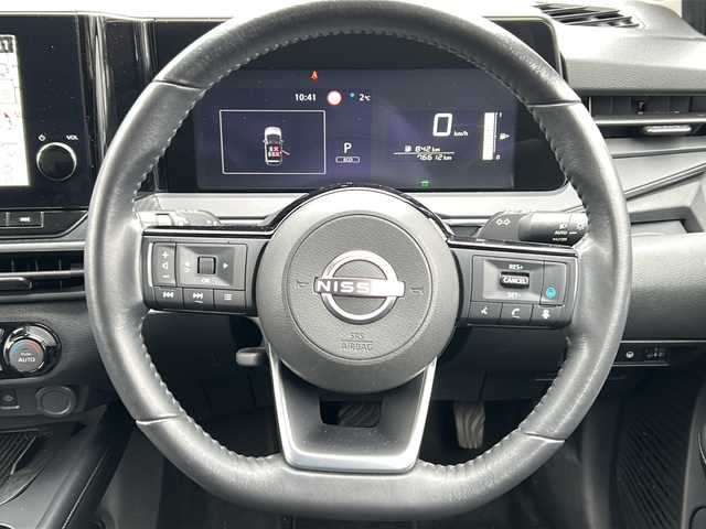 日産 ノート X FOUR 秋田県 2023(令5)年 7.7万km ダークメタルグレー ディスプレイオーディオ/AppleCarPlay/AndroidAuto/BT、TV、HDMI/バックカメラ、全方位カメラ/前後コーナーセンサー/ETC/保証書、取説/４WD