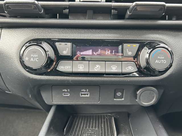 日産 ノート X FOUR 秋田県 2023(令5)年 7.7万km ダークメタルグレー ディスプレイオーディオ/AppleCarPlay/AndroidAuto/BT、TV、HDMI/バックカメラ、全方位カメラ/前後コーナーセンサー/ETC/保証書、取説/４WD