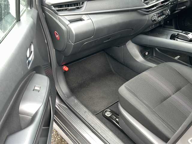 日産 ノート X FOUR 秋田県 2023(令5)年 7.7万km ダークメタルグレー ディスプレイオーディオ/AppleCarPlay/AndroidAuto/BT、TV、HDMI/バックカメラ、全方位カメラ/前後コーナーセンサー/ETC/保証書、取説/４WD