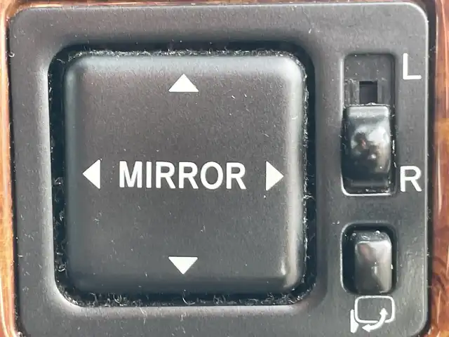 ダイハツ ミラ ジーノ 岡山県 2004(平16)年 15.9万km ホワイトパールマイカ 登録時走行距離：158192km/禁煙車/5速MT/社外オーディオ（DEH-380）/ETC/ブラウンウッドインテリア/ウッドコンピステアリング/ハーフレザーシート/電動格納ミラー/パワーウインドウ/パワーステアリング/メカニカルキー/スペアキー/純正ホイールカバー/取扱説明書/新車時整備手帳（保証書）