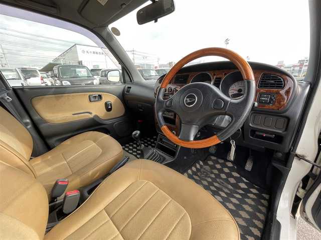 ダイハツ ミラ ジーノ 岡山県 2004(平16)年 15.9万km ホワイトパールマイカ 登録時走行距離：158192km/禁煙車/5速MT/社外オーディオ（DEH-380）/ETC/ブラウンウッドインテリア/ウッドコンピステアリング/ハーフレザーシート/電動格納ミラー/パワーウインドウ/パワーステアリング/メカニカルキー/スペアキー/純正ホイールカバー/取扱説明書/新車時整備手帳（保証書）