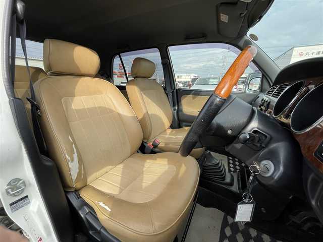 ダイハツ ミラ ジーノ 岡山県 2004(平16)年 15.9万km ホワイトパールマイカ 登録時走行距離：158192km/禁煙車/5速MT/社外オーディオ（DEH-380）/ETC/ブラウンウッドインテリア/ウッドコンピステアリング/ハーフレザーシート/電動格納ミラー/パワーウインドウ/パワーステアリング/メカニカルキー/スペアキー/純正ホイールカバー/取扱説明書/新車時整備手帳（保証書）