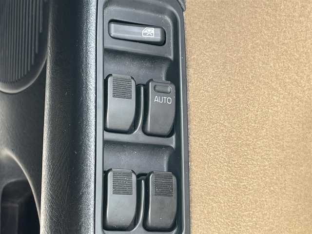 ダイハツ ミラ ジーノ 岡山県 2004(平16)年 15.9万km ホワイトパールマイカ 登録時走行距離：158192km/禁煙車/5速MT/社外オーディオ（DEH-380）/ETC/ブラウンウッドインテリア/ウッドコンピステアリング/ハーフレザーシート/電動格納ミラー/パワーウインドウ/パワーステアリング/メカニカルキー/スペアキー/純正ホイールカバー/取扱説明書/新車時整備手帳（保証書）