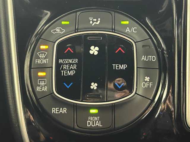 トヨタ ヴォクシー ZS 煌Ⅱ 佐賀県 2019(令1)年 2.3万km ブラック 純正9インチメモリナビゲーション/フルセグTV/DVD/Bluetooth/純正フリップダウンモニター　/クルーズコントロール/前方ドライブレコーダー/ビルトインETC/バックカメラ/両側パワースライドドア/革巻きステアリング/ステアリングリモコン/純正16インチアルミホイール/USB充電ポート2口/フロアマット/ドアバイザー/LEDヘッドライト/オートマチックハイビーム/スペアキー1本