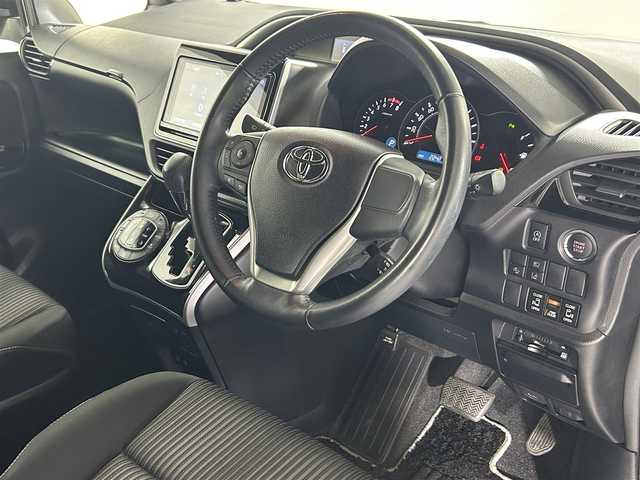 トヨタ ヴォクシー ZS 煌Ⅱ 佐賀県 2019(令1)年 2.3万km ブラック 純正9インチメモリナビゲーション/フルセグTV/DVD/Bluetooth/純正フリップダウンモニター　/クルーズコントロール/前方ドライブレコーダー/ビルトインETC/バックカメラ/両側パワースライドドア/革巻きステアリング/ステアリングリモコン/純正16インチアルミホイール/USB充電ポート2口/フロアマット/ドアバイザー/LEDヘッドライト/オートマチックハイビーム/スペアキー1本