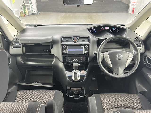 日産 セレナ ハイウェイS S HV Aセーフ 愛知県 2014(平26)年 12万km ブリリアントホワイトパール 純正ナビ/フルセグTV/DISC/FM/AM/AUX/両側パワースライドドア/後席フリップダウンモニター/全方位カメラ/ETC/アイドリングストップ/横滑り防止/レーンキープアシスト/衝突軽減ブレーキ/クルーズコントロール/ECOモード/ステアリングリモコン/100V電源/純正フロアマット/純正AW16インチ/電動格納ミラー/ウインカー付きミラー/オートライト/フォグランプ/プッシュスタート/スマートキー