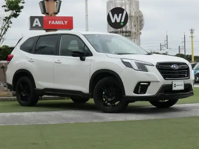 スバル フォレスター STIスポーツ 千葉県 2023(令5)年 2.6万km クリスタルホワイトP アイサイト/XMODE/SRH（ステアリング・レスポンシブ・ヘッドランプ）/スマートリアビューミラー/レーダークルーズコントロール/赤/黒コンビレザーシート/前席パワーシート/各席シートヒーター/ダイヤトーンサウンドナビ/地デジTV/【DVD/CD再生機能　Bluetooth接続】/サイド/バックカメラ/リバース連動ドアミラー（左/右）/ドライブレコーダー/ステアリングヒーター/ステアリングスイッチ/革巻きステアリング/パドルシフト/ETC/LEDヘッドライト/フォグライト/ウインカーミラー/純正18インチアルミホイル/サイド/カーテンエアバッグ/キーレスアクセス