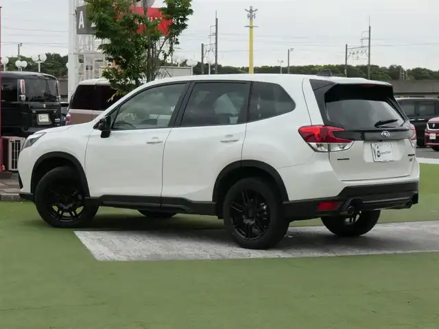 スバル フォレスター STIスポーツ 千葉県 2023(令5)年 2.6万km クリスタルホワイトP アイサイト/XMODE/SRH（ステアリング・レスポンシブ・ヘッドランプ）/スマートリアビューミラー/レーダークルーズコントロール/赤/黒コンビレザーシート/前席パワーシート/各席シートヒーター/ダイヤトーンサウンドナビ/地デジTV/【DVD/CD再生機能　Bluetooth接続】/サイド/バックカメラ/リバース連動ドアミラー（左/右）/ドライブレコーダー/ステアリングヒーター/ステアリングスイッチ/革巻きステアリング/パドルシフト/ETC/LEDヘッドライト/フォグライト/ウインカーミラー/純正18インチアルミホイル/サイド/カーテンエアバッグ/キーレスアクセス