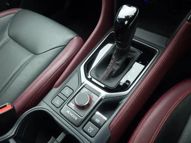 スバル フォレスター STIスポーツ 千葉県 2023(令5)年 2.6万km クリスタルホワイトP アイサイト/XMODE/SRH（ステアリング・レスポンシブ・ヘッドランプ）/スマートリアビューミラー/レーダークルーズコントロール/赤/黒コンビレザーシート/前席パワーシート/各席シートヒーター/ダイヤトーンサウンドナビ/地デジTV/【DVD/CD再生機能　Bluetooth接続】/サイド/バックカメラ/リバース連動ドアミラー（左/右）/ドライブレコーダー/ステアリングヒーター/ステアリングスイッチ/革巻きステアリング/パドルシフト/ETC/LEDヘッドライト/フォグライト/ウインカーミラー/純正18インチアルミホイル/サイド/カーテンエアバッグ/キーレスアクセス
