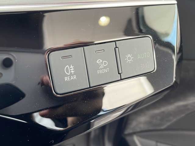 アウディ アウディ ｅ－ｔｒｏｎ SB 55クワトロ Sライン 鳥取県 2020(令2)年 3.8万km フローレットシルバーM ファーストエディション/Sラインパッケージ/オールモードクワトロ/バング&オルフセンサウンド/６ポットキャリパー（オレンジ）/純正21インチAW(コンチネンタルタイヤ）/バーチャルエクステリアミラー/バーチャルコックピット/Sラインハーフレザーシート/純正前後ドライブレコーダー/アダクティプLEDヘッドライト/全席イージークローザー/パワーテールゲート（フットアクション）/アンビエントライト/マルチメディアインターフェース/フルセグ・Bluetooth/全方位カメラ/プリクラッシュセーフティ/アダクティブクルーズ/ブラインドスポット/レーンデパーチャー/オートハイビーム/前席パワーシート/前席シートヒーター/ハイトコントロール（エアサス）/アドバンストキーx２個/リアスポイラー/ビルトインETC/保証書・取説