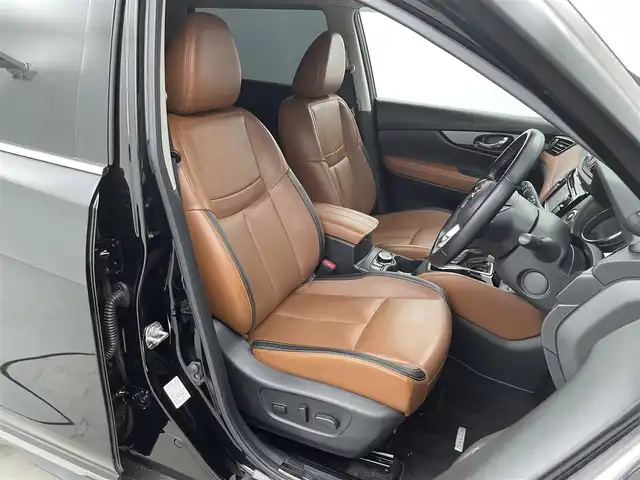 日産 エクストレイル 20Xi レザーED Vセレクション 福井県 2020(令2)年 4.6万km ダイヤモンドブラック NissanConnectナビゲーションシステム/・CD/DVD/・Bluetooth/・フルセグTV/+パーキングアシスト/プロパイロット/エマージェンシーブレーキ/車線逸脱警報/車線逸脱防止支援システム/後側方車両検知警報/コーナーセンサー/インテリジェントルームミラー/アラウンドビューモニター/ビルトインETC/ドライブレコーダー/社外ツィータースピーカー/パワーバックドア/ブラウンレザーシート/シートヒーター（前席/後席左右）/パワーシート/革巻きステアリング/ステアリングスイッチ/電動パーキングブレーキ/ブレーキホールド/LEDヘッドランプ/フォグランプ/オートライト/スマートキー＆プッシュスタート/電動格納ミラー/ルーフレール/純正18インチAW/純正フロアマット/ドアバイザー/Wエアバッグ