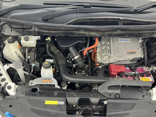 日産 セレナ e－パワー ハイウェイスター V 宮城県 2019(平31)年 5万km ブリリアントホワイトパール 2トーン ワンオーナー/禁煙車/エマージェンシーブレーキ/車線逸脱警報/クルーズコントロール/駐車支援/アラウンドビューモニター/アルパイン11型ナビ/BT.CD.DVD.SD/フルセグTV/両側パワースライドドア/ハンズフリースライドドア/前席シートヒーター/ステアリングヒーター/ステアリングスイッチ/ビルトインETC2.0/前後ドライブレコーダー/プッシュスタート/スマートキー/LEDヘッドライト/フォグランプ/社外フロアマッド/純正15インチAW/ドアバイザー/シートバックテーブル/ロールサンシェード