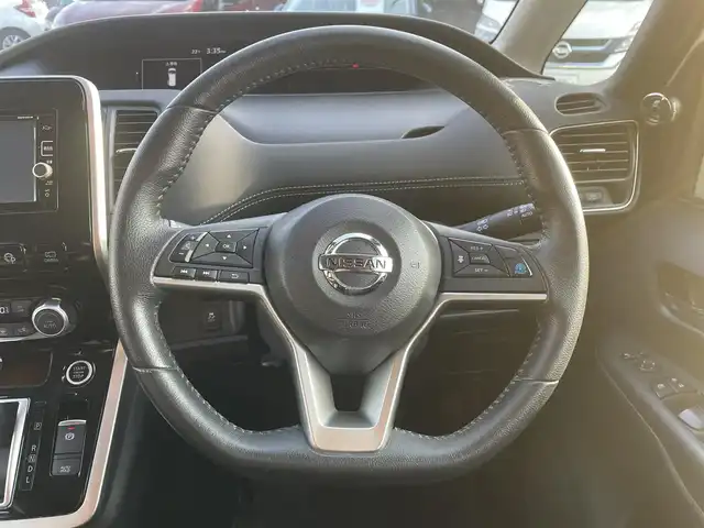 日産 セレナ ハイウェイスター 和歌山県 2016(平28)年 11.9万km ブリリアントホワイトパール 2トーン (株)IDOMが運営する【じしゃロン和歌山店】の自社ローン専用車両になります。こちらは現金またはオートローンご利用時の価格です。自社ローンご希望の方は別途その旨お申付け下さい/エマージェンシーブレーキ/プロパイロット/レーンキープアシスト/横滑り防止装置/クルーズコントロール/全方位カメラ/デジタルインナーミラー/純正ナビ/（Bluetooth/フルセグ/AM/FM)/テレビキャンセラー/フリップダウンモニター/アイドリングストップ/ステアリングスイッチ/DN席シートヒーター/純正フロアマット/両側パワースライドドア/ETC/スマートキー×２/LEDヘッドライト/電動格納ミラー/ドアバイザー/社外スタッドレスタイヤ/（195/65/R15)2mm