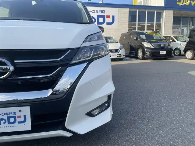 日産 セレナ ハイウェイスター 和歌山県 2016(平28)年 11.9万km ブリリアントホワイトパール 2トーン (株)IDOMが運営する【じしゃロン和歌山店】の自社ローン専用車両になります。こちらは現金またはオートローンご利用時の価格です。自社ローンご希望の方は別途その旨お申付け下さい/エマージェンシーブレーキ/プロパイロット/レーンキープアシスト/横滑り防止装置/クルーズコントロール/全方位カメラ/デジタルインナーミラー/純正ナビ/（Bluetooth/フルセグ/AM/FM)/テレビキャンセラー/フリップダウンモニター/アイドリングストップ/ステアリングスイッチ/DN席シートヒーター/純正フロアマット/両側パワースライドドア/ETC/スマートキー×２/LEDヘッドライト/電動格納ミラー/ドアバイザー/社外スタッドレスタイヤ/（195/65/R15)2mm