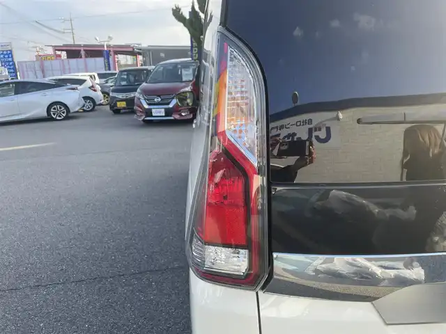 日産 セレナ ハイウェイスター 和歌山県 2016(平28)年 11.9万km ブリリアントホワイトパール 2トーン (株)IDOMが運営する【じしゃロン和歌山店】の自社ローン専用車両になります。こちらは現金またはオートローンご利用時の価格です。自社ローンご希望の方は別途その旨お申付け下さい/エマージェンシーブレーキ/プロパイロット/レーンキープアシスト/横滑り防止装置/クルーズコントロール/全方位カメラ/デジタルインナーミラー/純正ナビ/（Bluetooth/フルセグ/AM/FM)/テレビキャンセラー/フリップダウンモニター/アイドリングストップ/ステアリングスイッチ/DN席シートヒーター/純正フロアマット/両側パワースライドドア/ETC/スマートキー×２/LEDヘッドライト/電動格納ミラー/ドアバイザー/社外スタッドレスタイヤ/（195/65/R15)2mm