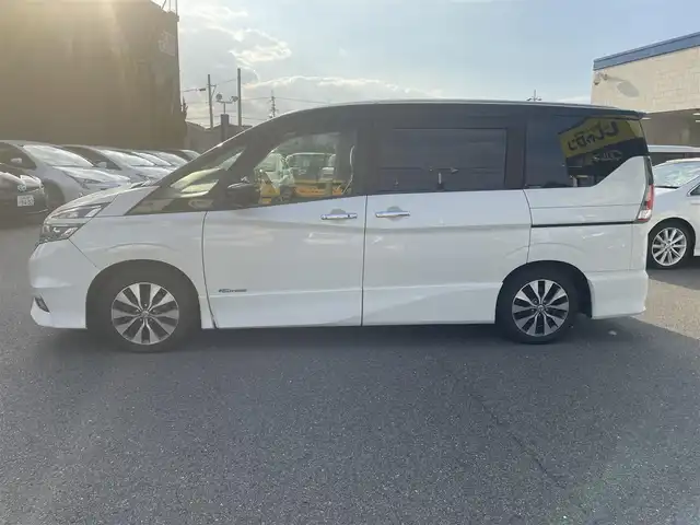 日産 セレナ ハイウェイスター 和歌山県 2016(平28)年 11.9万km ブリリアントホワイトパール 2トーン (株)IDOMが運営する【じしゃロン和歌山店】の自社ローン専用車両になります。こちらは現金またはオートローンご利用時の価格です。自社ローンご希望の方は別途その旨お申付け下さい/エマージェンシーブレーキ/プロパイロット/レーンキープアシスト/横滑り防止装置/クルーズコントロール/全方位カメラ/デジタルインナーミラー/純正ナビ/（Bluetooth/フルセグ/AM/FM)/テレビキャンセラー/フリップダウンモニター/アイドリングストップ/ステアリングスイッチ/DN席シートヒーター/純正フロアマット/両側パワースライドドア/ETC/スマートキー×２/LEDヘッドライト/電動格納ミラー/ドアバイザー/社外スタッドレスタイヤ/（195/65/R15)2mm