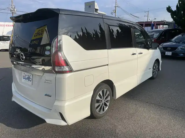 日産 セレナ ハイウェイスター 和歌山県 2016(平28)年 11.9万km ブリリアントホワイトパール 2トーン (株)IDOMが運営する【じしゃロン和歌山店】の自社ローン専用車両になります。こちらは現金またはオートローンご利用時の価格です。自社ローンご希望の方は別途その旨お申付け下さい/エマージェンシーブレーキ/プロパイロット/レーンキープアシスト/横滑り防止装置/クルーズコントロール/全方位カメラ/デジタルインナーミラー/純正ナビ/（Bluetooth/フルセグ/AM/FM)/テレビキャンセラー/フリップダウンモニター/アイドリングストップ/ステアリングスイッチ/DN席シートヒーター/純正フロアマット/両側パワースライドドア/ETC/スマートキー×２/LEDヘッドライト/電動格納ミラー/ドアバイザー/社外スタッドレスタイヤ/（195/65/R15)2mm