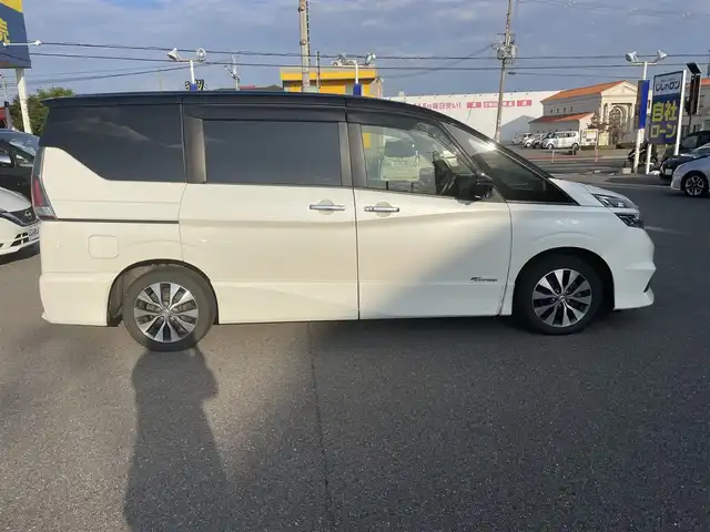 日産 セレナ ハイウェイスター 和歌山県 2016(平28)年 11.9万km ブリリアントホワイトパール 2トーン (株)IDOMが運営する【じしゃロン和歌山店】の自社ローン専用車両になります。こちらは現金またはオートローンご利用時の価格です。自社ローンご希望の方は別途その旨お申付け下さい/エマージェンシーブレーキ/プロパイロット/レーンキープアシスト/横滑り防止装置/クルーズコントロール/全方位カメラ/デジタルインナーミラー/純正ナビ/（Bluetooth/フルセグ/AM/FM)/テレビキャンセラー/フリップダウンモニター/アイドリングストップ/ステアリングスイッチ/DN席シートヒーター/純正フロアマット/両側パワースライドドア/ETC/スマートキー×２/LEDヘッドライト/電動格納ミラー/ドアバイザー/社外スタッドレスタイヤ/（195/65/R15)2mm