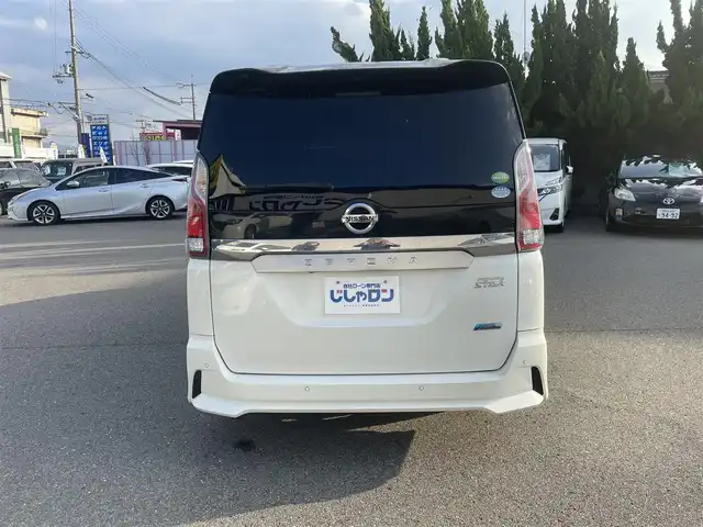 日産 セレナ ハイウェイスター 和歌山県 2016(平28)年 11.9万km ブリリアントホワイトパール 2トーン (株)IDOMが運営する【じしゃロン和歌山店】の自社ローン専用車両になります。こちらは現金またはオートローンご利用時の価格です。自社ローンご希望の方は別途その旨お申付け下さい/エマージェンシーブレーキ/プロパイロット/レーンキープアシスト/横滑り防止装置/クルーズコントロール/全方位カメラ/デジタルインナーミラー/純正ナビ/（Bluetooth/フルセグ/AM/FM)/テレビキャンセラー/フリップダウンモニター/アイドリングストップ/ステアリングスイッチ/DN席シートヒーター/純正フロアマット/両側パワースライドドア/ETC/スマートキー×２/LEDヘッドライト/電動格納ミラー/ドアバイザー/社外スタッドレスタイヤ/（195/65/R15)2mm