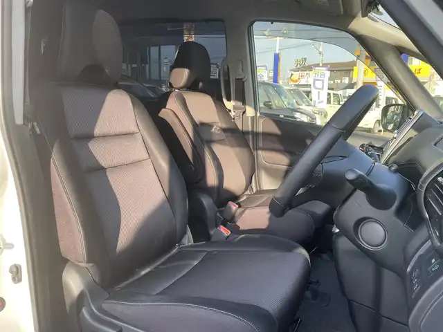 日産 セレナ ハイウェイスター 和歌山県 2016(平28)年 11.9万km ブリリアントホワイトパール 2トーン (株)IDOMが運営する【じしゃロン和歌山店】の自社ローン専用車両になります。こちらは現金またはオートローンご利用時の価格です。自社ローンご希望の方は別途その旨お申付け下さい/エマージェンシーブレーキ/プロパイロット/レーンキープアシスト/横滑り防止装置/クルーズコントロール/全方位カメラ/デジタルインナーミラー/純正ナビ/（Bluetooth/フルセグ/AM/FM)/テレビキャンセラー/フリップダウンモニター/アイドリングストップ/ステアリングスイッチ/DN席シートヒーター/純正フロアマット/両側パワースライドドア/ETC/スマートキー×２/LEDヘッドライト/電動格納ミラー/ドアバイザー/社外スタッドレスタイヤ/（195/65/R15)2mm