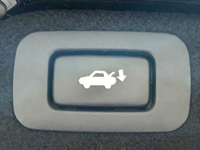 レクサス ＬＳ 600h バージョンC 宮城県 2013(平25)年 4.5万km ブラックオパールマイカ 4WD/レクサスセーフティーシステム＋/・プリクラッシュセーフティ /・レーントレーシングアシスト/・レーダークルーズコントロール/・アダプティブハイビームシステム/・セーフイグジットアシスト/・ドライバー異常時対応システム/・ブラインドスポットモニター/・レーンキープアシスト/純正ナビ/・Bluetooth/CD/AUX/USB/フルセグTV/・バックカメラ/・ETC/コーナーセンサー前後/電子パーキング/・オートホールド/革巻きウッドステアリング/・ステアリングスイッチ/・ハンドルヒーター/レザーシート/・パワーシート（運転席＋助手席）/・エアシート（運転席＋助手席）/純正LEDヘッドライト/・オートライト/・オートマチックハイビーム/プッシュスタート/・スマートキー/・スペアキー1本/純正フロアマット/純正18インチアルミホイール